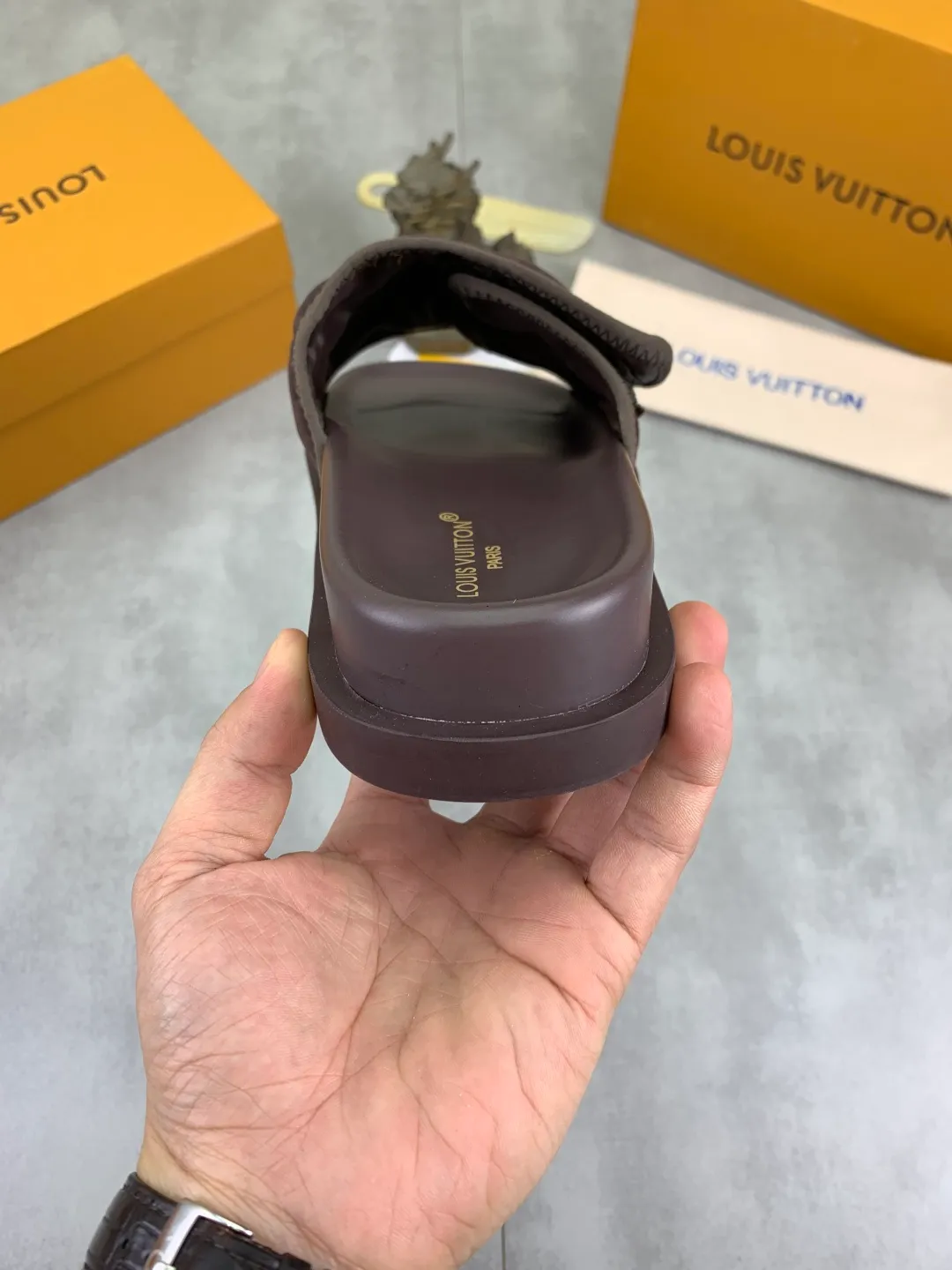 Men's shoes 💰P320 💰[New style]🆘 Original quality [LOUIS VUITTON] The popular Louis Vuitton LV men's slippers on the official website are on sale simultaneously! Original fabric imported from Italy, original factory special supply, code number: 38-44 (45 customized), many colors available